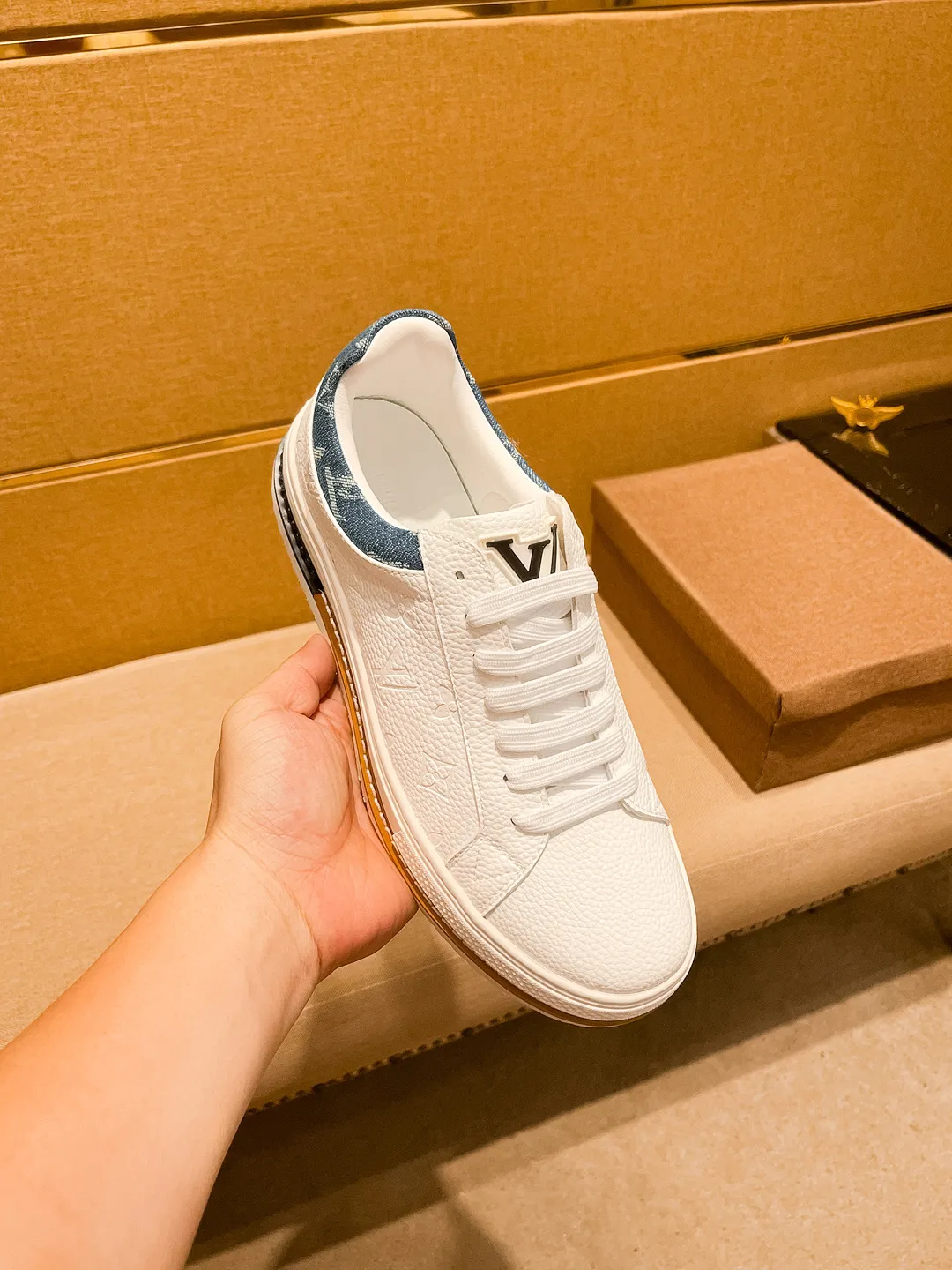 Men's shoes 💰 420💰👍【LV】🔥🔝Louis Vuitton, high-end men's shoes brand, official website 1:1 latest masterpiece: the upper is made of Italian imported first-layer cowhide🔥Official website original special technical cloth fabric matching🔥Original comfortable and breathable lining➕Original designated non-slip outsole🔥Make walking more convenient and comfortable! An exclusive new model, a stunning work, a beautiful 1:1 replica [color] compared to the official quality! Create a fashionable personality to set off your uniqueness! A must-have for trendy men! 🔥, sizes: 38-44. color:.     2⃣️colors available🔥